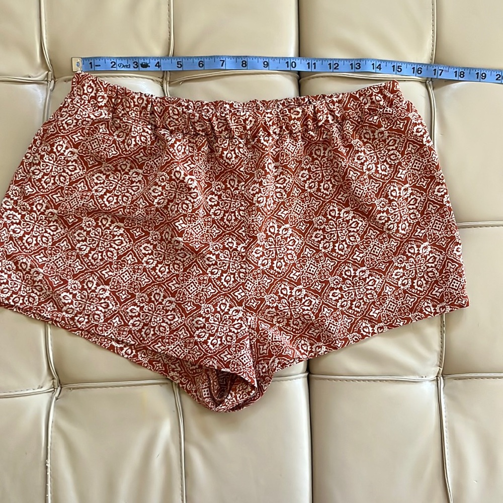 Forever 21 orange and white pattern shorts size large